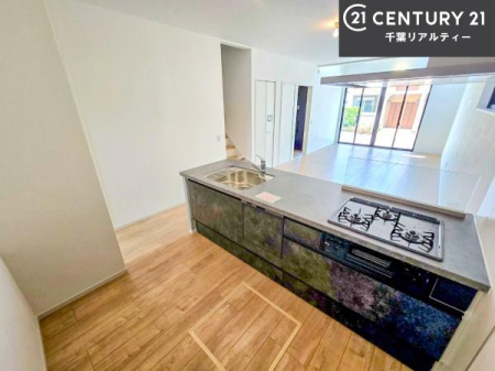 �L�b�`�� ��Ƃ肠�钲���X�y�[�X�ō�Ƃ����₷�����K�ȃL�b�`���ł��I
���q�l�ƈꏏ�ɂ��َq������y���߂�L�X�X�y�[�X�ł��B�y�����������ԂɂȂ肻���ł��ˁI