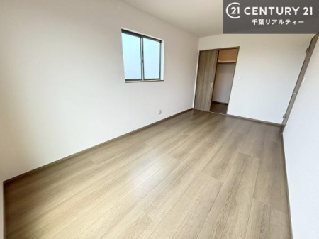 �m�� �����炽���Ղ��������A���ʂ����ǍD�Ȃ��߁A���K�ɉ߂������Ԃł��B
�q�ǂ������Ƃ��Ă��œK�ŁA�w�K�X�y�[�X��V�я�Ƃ��Ă����p�ł��܂��B