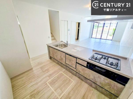 �L�b�`�� ��Ƃ肠�钲���X�y�[�X�ō�Ƃ����₷�����K�ȃL�b�`���ł��I
���q�l�ƈꏏ�ɂ��َq������y���߂�L�X�X�y�[�X�ł��B�y�����������ԂɂȂ肻���ł��ˁI
