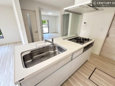 �L�b�`�� ��Ƃ肠�钲���X�y�[�X�ō�Ƃ����₷�����K�ȃL�b�`���ł��I
���q�l�ƈꏏ�ɂ��َq������y���߂�L�X�X�y�[�X�ł��B�y�����������ԂɂȂ肻���ł��ˁI
