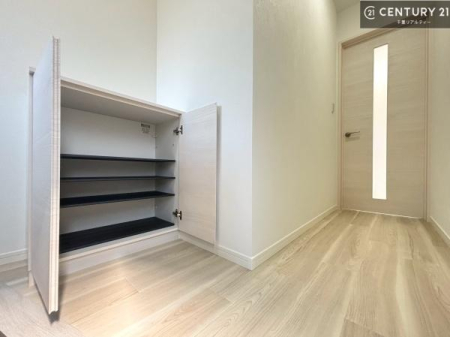 ���� �V���[�Y�{�b�N�X�t���Ȃ̂ŁA���ւ��Еt�����|�������₷���ł��I
�X�b�L���������ւŌ˂��J�����u�ԁA�������̂���S�n������Ԃ��o�}���Ă���܂��B