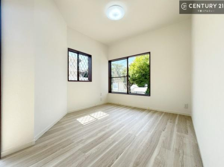 �m�� �V���v���Ƀf�U�C������Ă��邽�߁A�Ƌ��I�т܂���I
���C�ɓ���̉Ƌ��u���Ă��낰���Ԃ���邱�Ƃ��ł��܂��B
