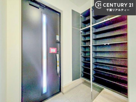 ���� �V���[�Y�{�b�N�X�t���Ȃ̂ŁA���ւ��Еt�����|�������₷���ł��I
�X�b�L���������ւŌ˂��J�����u�ԁA�������̂���S�n������Ԃ��o�}���Ă���܂��B