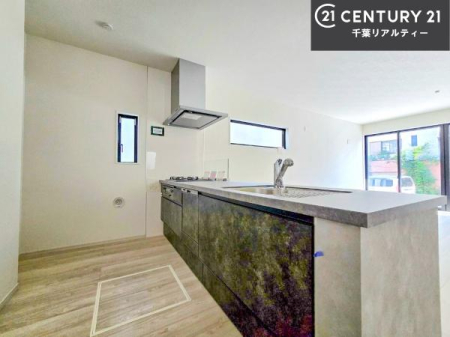 �L�b�`�� ��l�C�̑Ζʎ��V�X�e���L�b�`�����̗p���Ă��܂��I���Ƒ��̃R�~���j�P�[�V���������R�Ƒ�����݌v�ł��B
���q�l�ɂ��ڂ��͂��̂Ŋ������ł��ˁI�L�X�g���ĉ��K�ō�Ƃ��i�݂܂��B