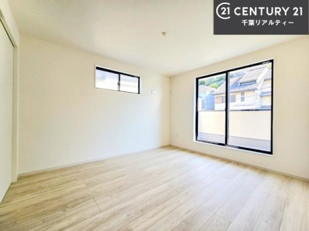 �m�� �o���R�j�[�ɖʂ��Ă���m���ł��B���邭�����肪����A���C����������ł��܂��I���N���āA�O�ɏo�Ĕw�L�т����[�ċz�����ǂ������}������邱�Ƃ��ł��܂��B