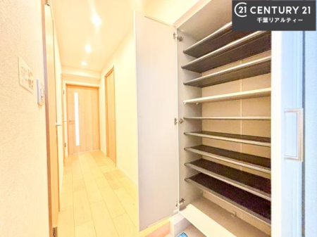 ���� �V���[�Y�{�b�N�X�t���Ȃ̂ŁA���ւ��Еt�����|�������₷���ł��I
�X�b�L���������ւŌ˂��J�����u�ԁA�������̂���S�n������Ԃ��o�}���Ă���܂��B