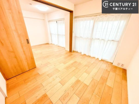 �m�� �o���R�j�[�ɖʂ��Ă���m���ł��B���邭�����肪����A���C����������ł��܂��I���N���āA�O�ɏo�Ĕw�L�т����[�ċz�����ǂ������}������邱�Ƃ��ł��܂��B
