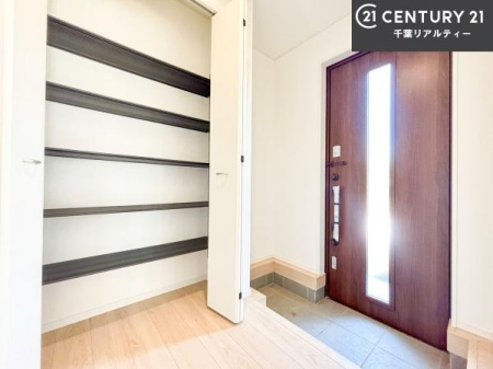 ���� �V���[�Y�{�b�N�X�t���Ȃ̂ŁA���ւ��Еt�����|�������₷���ł��I
�X�b�L���������ւŌ˂��J�����u�ԁA�������̂���S�n������Ԃ��o�}���Ă���܂��B