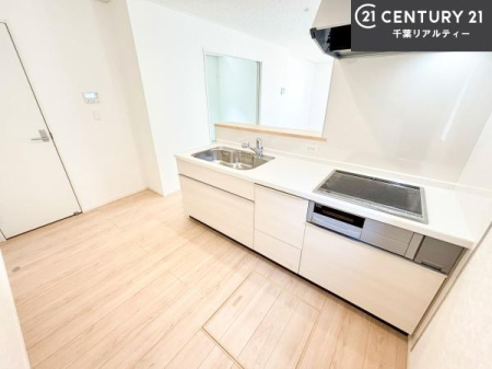�L�b�`�� ��Ƃ肠�钲���X�y�[�X�ō�Ƃ����₷�����K�ȃL�b�`���ł��I
���q�l�ƈꏏ�ɂ��َq������y���߂�L�X�X�y�[�X�ł��B�y�����������ԂɂȂ肻���ł��ˁI