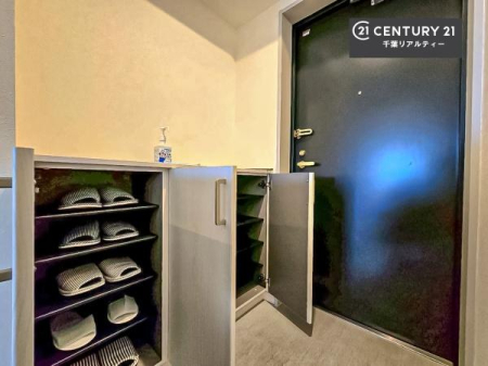 ���� �V���[�Y�{�b�N�X�t���Ȃ̂ŁA���ւ��Еt�����|�������₷���ł��I
�X�b�L���������ւŌ˂��J�����u�ԁA�������̂���S�n������Ԃ��o�}���Ă���܂��B

