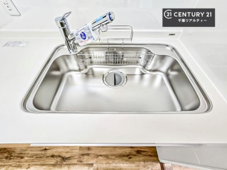 �L�b�`�� ���C�h�ȃV���N�ł��ˁI�������˂ɂ������������₷���Ǝ����y�X�d�l�̃V�X�e���L�b�`���ł��I
�f�U�C�����Ƌ@�\�������˂��L�b�`���Ő�����������܂��ˁI