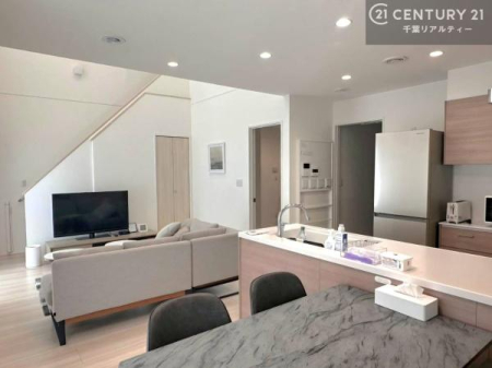 ���r���O ��؂ȉƑ����W�܂邩�炱��LDK�ɂ͂�����肽���B
�q�����������C�ɏ΂��Ȃ��瑖�����Ă���p�����������u�L���Ƃɂ��ėǂ������v�Ǝv���u�Ԃł��B