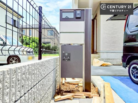 ���̑� �|�X�g��̌^��z�{�b�N�X�I���֎�����������茩���A�Ĕz�B�̃X�g���X�Ȃ��ו����m���Ɏ󂯎���_���ő�̓����ł��B�h�Ɛ��������A��^���[���ւɂ��Ή��\�I