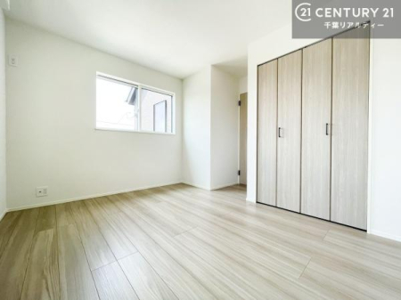 �q������ ���[�X�y�[�X�����Ă��܂��I�������X�b�L�����ڂ��鎖���ł��܂��ˁB
�Ƌ��I�΂Ȃ��V���v���ȃf�U�C���ׁ̈A�Ƌ��I�΂����C�ɓ���̋�ԍ�肪�ł������ł��ˁB