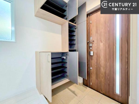 ���� �V���[�Y�{�b�N�X�t���Ȃ̂ŁA���ւ��Еt�����|�������₷���ł��I
�X�b�L���������ւŌ˂��J�����u�ԁA�������̂���S�n������Ԃ��o�}���Ă���܂��B