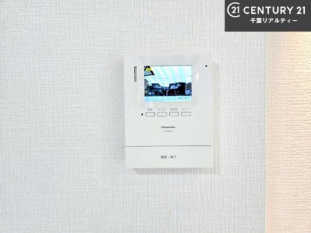 ���̑����� TV���j�^�[�t���C���^�[�z��������A�K��҂��f���Ŋm�F���Ă���Ή��ł��邽�߁A�h�Ɩʂ����S�ł��B���q�l�̂�����Ԏ��ɂ��S�����A���Ƒ��̈��S�E���S�ȕ�炵���T�|�[�g���܂��B