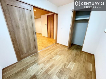 ���r���O�ȊO�̋��� ���邭���ʂ��̗ǂ������ł��B�u�V���v���v�Ƀf�U�C�����ꂽ�����B���R�x�������̂ŉƋ�⃌�C�A�E�g�ł��D�݂̋�Ԃ�n��グ���܂��B�����x�A���n�ɂĂ��m�F���������B