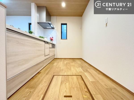 �L�b�`�� ��Ƃ肠�钲���X�y�[�X�ō�Ƃ����₷�����K�ȃL�b�`���ł��I
���q�l�ƈꏏ�ɂ��َq������y���߂�L�X�X�y�[�X�ł��B�y�����������ԂɂȂ肻���ł��ˁI