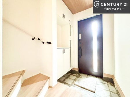 ���� �V���[�Y�{�b�N�X�t���Ȃ̂ŁA���ւ��Еt�����|�������₷���ł��I
�X�b�L���������ւŌ˂��J�����u�ԁA�������̂���S�n������Ԃ��o�}���Ă���܂��B