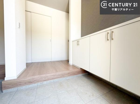 ���� �V���[�Y�{�b�N�X�t���Ȃ̂ŁA���ւ��Еt�����|�������₷���ł��I
�X�b�L���������ւŌ˂��J�����u�ԁA�������̂���S�n������Ԃ��o�}���Ă���܂��B