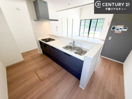 �L�b�`�� ��Ƃ肠�钲���X�y�[�X�ō�Ƃ����₷�����K�ȃL�b�`���ł��I
���q�l�ƈꏏ�ɂ��َq������y���߂�L�X�X�y�[�X�ł��B�y�����������ԂɂȂ肻���ł��ˁI