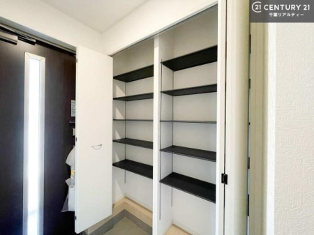 ���� ���֎��[���[�����Ă���̂ŁA���֎��肪�X�b�L���Еt�����q���ɌC�̒u����ɍ���܂���I