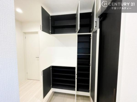 ���� ���֎��[���[�����Ă���̂ŁA���֎��肪�X�b�L���Еt�����q���ɌC�̒u����ɍ���܂���I