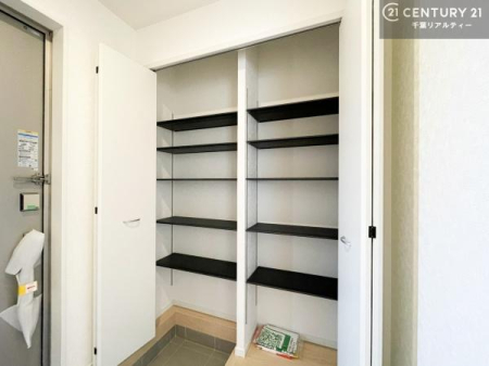 ���� ���֎��[���[�����Ă���̂ŁA���֎��肪�X�b�L���Еt�����q���ɌC�̒u����ɍ���܂���I