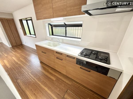 �L�b�`�� ��Ƃ肠�钲���X�y�[�X�ō�Ƃ����₷�����K�ȃL�b�`���ł��I
���q�l�ƈꏏ�ɂ��َq������y���߂�L�X�X�y�[�X�ł��B�y�����������ԂɂȂ肻���ł��ˁI