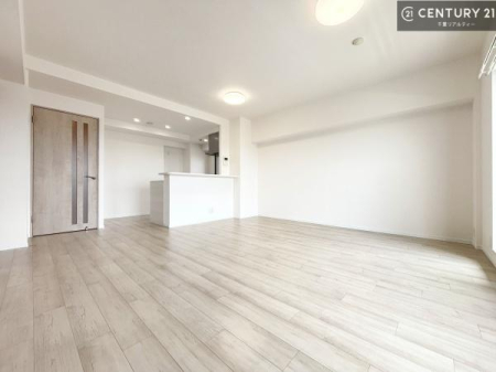 ���r���O ��؂ȉƑ����W�܂邩�炱��LDK�ɂ͂�����肽���B
�q�����������C�ɏ΂��Ȃ��瑖�����Ă���p�����������u�L���Ƃɂ��ėǂ������v�Ǝv���u�Ԃł��B