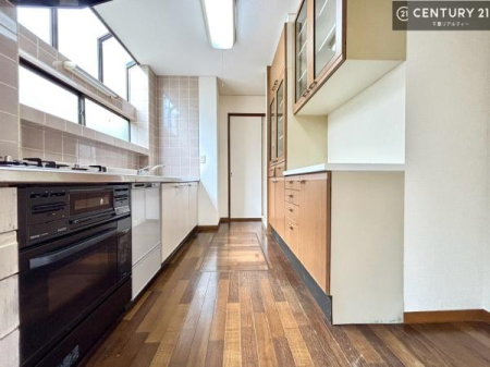 �L�b�`�� �J�b�v�{�[�h�t���̃L�b�`���B�H��⒲�����Ȃǂ�����������[�ł��A�L�b�`���܂������ꂢ�ɕۂ��₷���g������̗ǂ���Ԃł��B