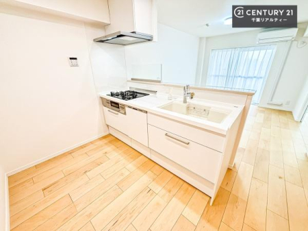 �L�b�`�� ��Ƃ肠�钲���X�y�[�X�ō�Ƃ����₷�����K�ȃL�b�`���ł��I
���q�l�ƈꏏ�ɂ��َq������y���߂�L�X�X�y�[�X�ł��B�y�����������ԂɂȂ肻���ł��ˁI