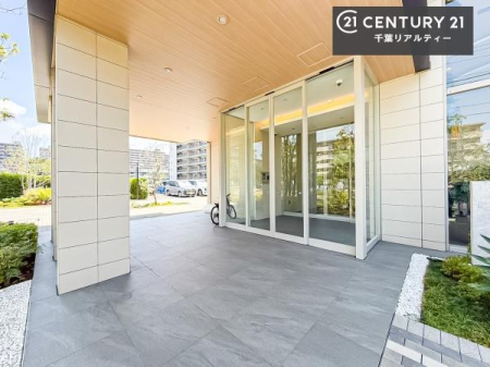 �G���g�����X �Z�܂��̊�ɂӂ��킵���A���邭�������ꂽ�G���g�����X�B
�K������S�n�悭�}�������A�㎿�ȋ�Ԃł��B