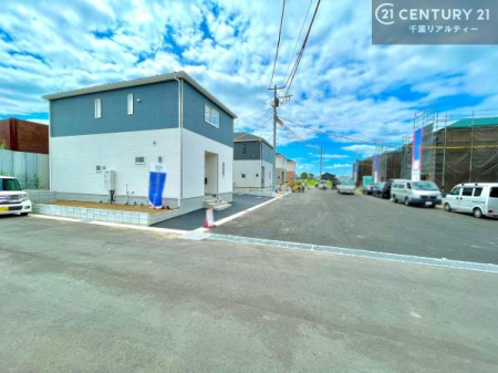 �O�ʓ��H�܂ތ��n�ʐ^ �S�䂭�܂Ō��n����������������悤�A�����ē��̂��p�ӂ������Ă���܂��B���C�y�ɂ��₢���킹�̏�A���z�̕�炵�ւ̈�������i�߂��������I