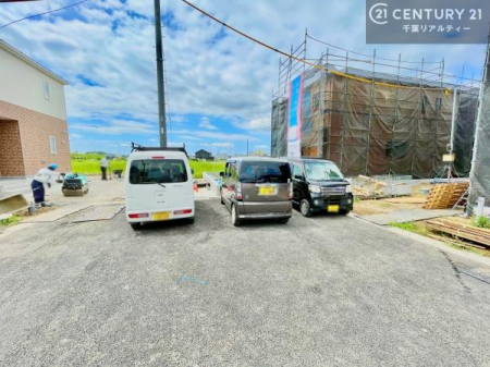 �O�ʓ��H�܂ތ��n�ʐ^ �S�䂭�܂Ō��n����������������悤�A�����ē��̂��p�ӂ������Ă���܂��B���C�y�ɂ��₢���킹�̏�A���z�̕�炵�ւ̈�������i�߂��������I