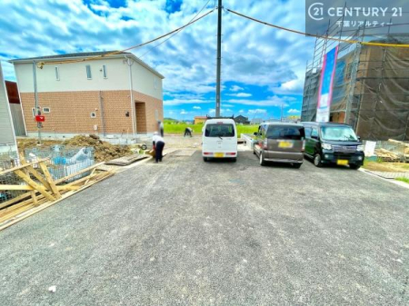 �O�ʓ��H�܂ތ��n�ʐ^ �S�䂭�܂Ō��n����������������悤�A�����ē��̂��p�ӂ������Ă���܂��B���C�y�ɂ��₢���킹�̏�A���z�̕�炵�ւ̈�������i�߂��������I