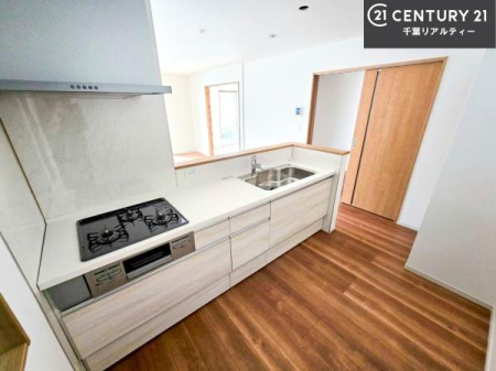 �L�b�`�� ��Ƃ肠�钲���X�y�[�X�ō�Ƃ����₷�����K�ȃL�b�`���ł��I
���q�l�ƈꏏ�ɂ��َq������y���߂�L�X�X�y�[�X�ł��B�y�����������ԂɂȂ肻���ł��ˁI