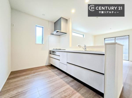�L�b�`�� ��Ƃ肠�钲���X�y�[�X�ō�Ƃ����₷�����K�ȃL�b�`���ł��I
���q�l�ƈꏏ�ɂ��َq������y���߂�L�X�X�y�[�X�ł��B�y�����������ԂɂȂ肻���ł��ˁI
