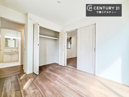 �q������ ���[�X�y�[�X�����Ă��܂��I�������X�b�L�����ڂ��鎖���ł��܂��ˁB
�Ƌ��I�΂Ȃ��V���v���ȃf�U�C���ׁ̈A�Ƌ��I�΂����C�ɓ���̋�ԍ�肪�ł������ł��ˁB