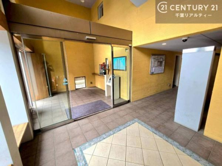 �G���g�����X �I�[�g���b�N�������������S�̏Z�܂��B���Z�҈ȊO�̗�������𐧌����A�h�Ɛ��ɔz�����ꂽ�Z�L�����e�B�̐��ŁA���S���Ă��߂������������܂��B