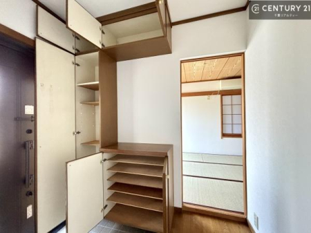 ���� �V���[�Y�{�b�N�X�t���Ȃ̂ŁA���ւ��Еt�����|�������₷���ł��I
�X�b�L���������ւŌ˂��J�����u�ԁA�������̂���S�n������Ԃ��o�}���Ă���܂��B