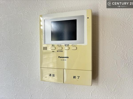 ���̑����� TV���j�^�[�t���C���^�[�z��������A�K��҂��f���Ŋm�F���Ă���Ή��ł��邽�߁A�h�Ɩʂ����S�ł��B���q�l�̂�����Ԏ��ɂ��S�����A���Ƒ��̈��S�E���S�ȕ�炵���T�|�[�g���܂��B