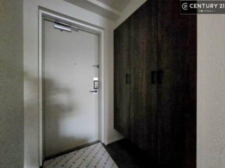 ���� �V���[�Y�{�b�N�X�t���Ȃ̂ŁA���ւ��Еt�����|�������₷���ł��I
�X�b�L���������ւŌ˂��J�����u�ԁA�������̂���S�n������Ԃ��o�}���Ă���܂��B