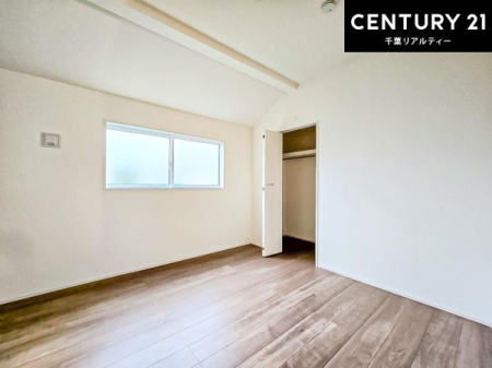 �m�� �S�����Ɏ��[�X�y�[�X���m�ۂ����A��炵�₷���ɔz�����ꂽ�Z�܂��B���[�ꏊ�ɍ���ɂ����A�������ڂ��₷�����K�ȏZ��Ԃł��B