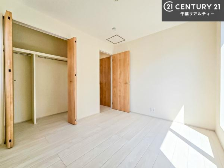 �q������ ���[�X�y�[�X�����Ă��܂��I�������X�b�L�����ڂ��鎖���ł��܂��ˁB
�Ƌ��I�΂Ȃ��V���v���ȃf�U�C���ׁ̈A�Ƌ��I�΂����C�ɓ���̋�ԍ�肪�ł������ł��ˁB