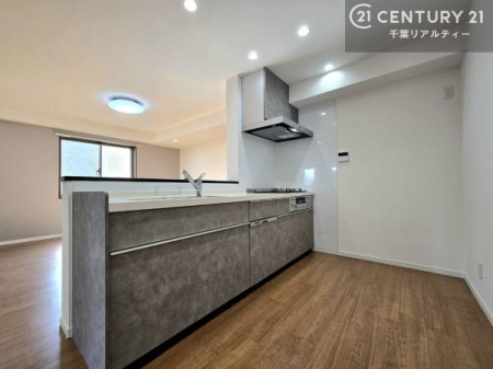 �L�b�`�� ��Ƃ肠�钲���X�y�[�X�ō�Ƃ����₷�����K�ȃL�b�`���ł��I
���q�l�ƈꏏ�ɂ��َq������y���߂�L�X�X�y�[�X�ł��B�y�����������ԂɂȂ肻���ł��ˁI�S�~�o���ɂ��֗��ȏ��������I
