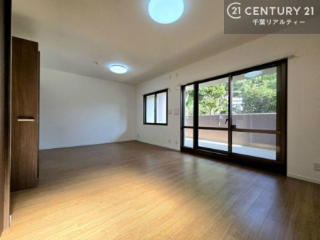 �Q�� �o���R�j�[�ɖʂ��Ă���m���ł��B���邭�����肪����A���C����������ł��܂��I���N���āA�O�ɏo�Ĕw�L�т����[�ċz�����ǂ������}������邱�Ƃ��ł��܂��B