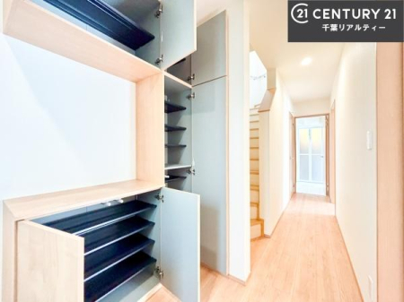 ���� �V���[�Y�{�b�N�X�t���Ȃ̂ŁA���ւ��Еt�����|�������₷���ł��I
�X�b�L���������ւŌ˂��J�����u�ԁA�������̂���S�n������Ԃ��o�}���Ă���܂��B