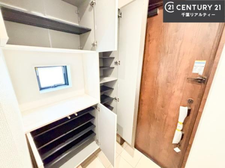 ���� �V���[�Y�{�b�N�X�t���Ȃ̂ŁA���ւ��Еt�����|�������₷���ł��I
�X�b�L���������ւŌ˂��J�����u�ԁA�������̂���S�n������Ԃ��o�}���Ă���܂��B