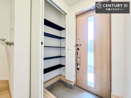 ���� �V���[�Y�{�b�N�X�t���Ȃ̂ŁA���ւ��Еt�����|�������₷���ł��I
�X�b�L���������ւŌ˂��J�����u�ԁA�������̂���S�n������Ԃ��o�}���Ă���܂��B